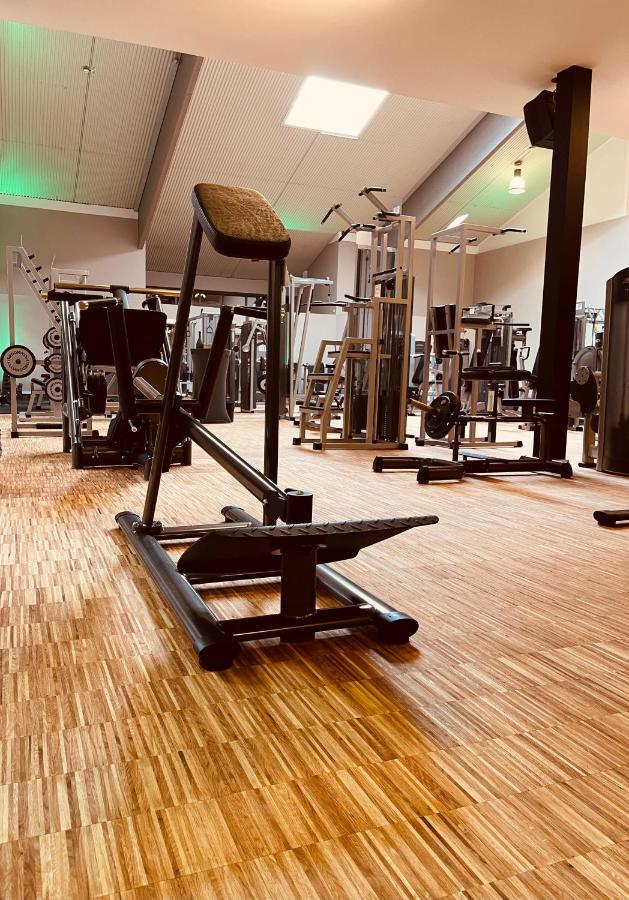 Maifeld Sport- Und Tagungshotel فرل المظهر الخارجي الصورة