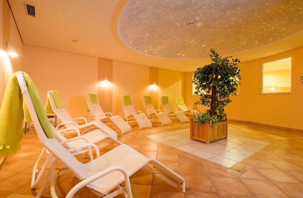 Maifeld Sport- Und Tagungshotel فرل المظهر الخارجي الصورة