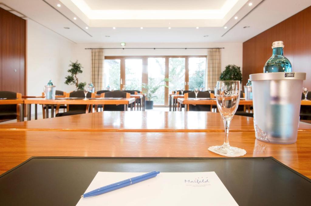 Maifeld Sport- Und Tagungshotel فرل المظهر الخارجي الصورة
