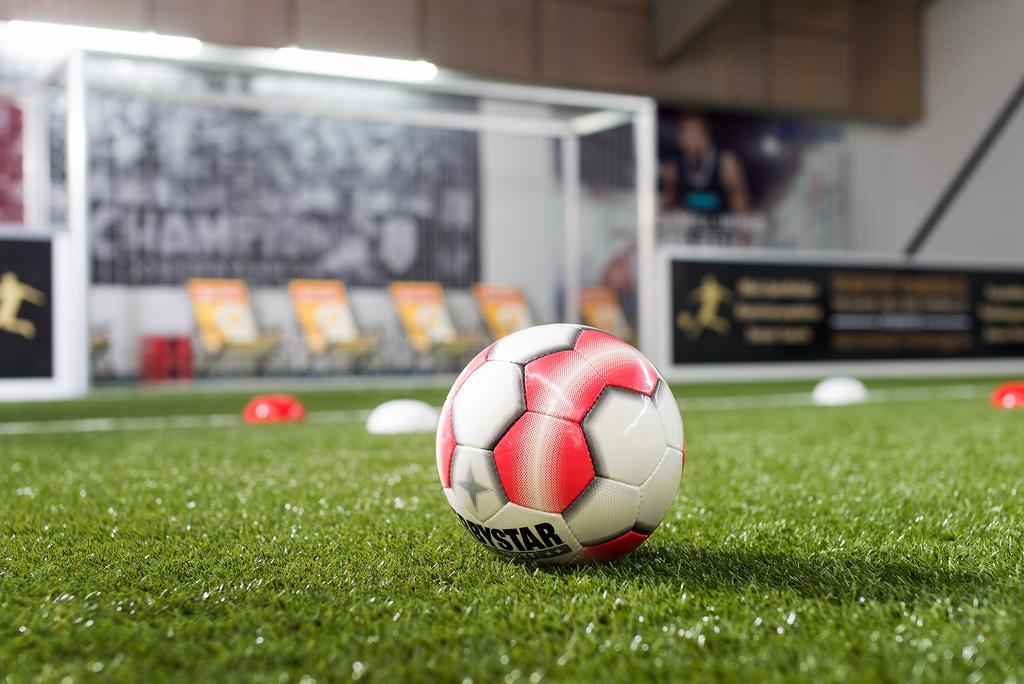 Maifeld Sport- Und Tagungshotel فرل المظهر الخارجي الصورة