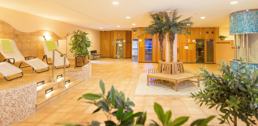 Maifeld Sport- Und Tagungshotel فرل المظهر الخارجي الصورة