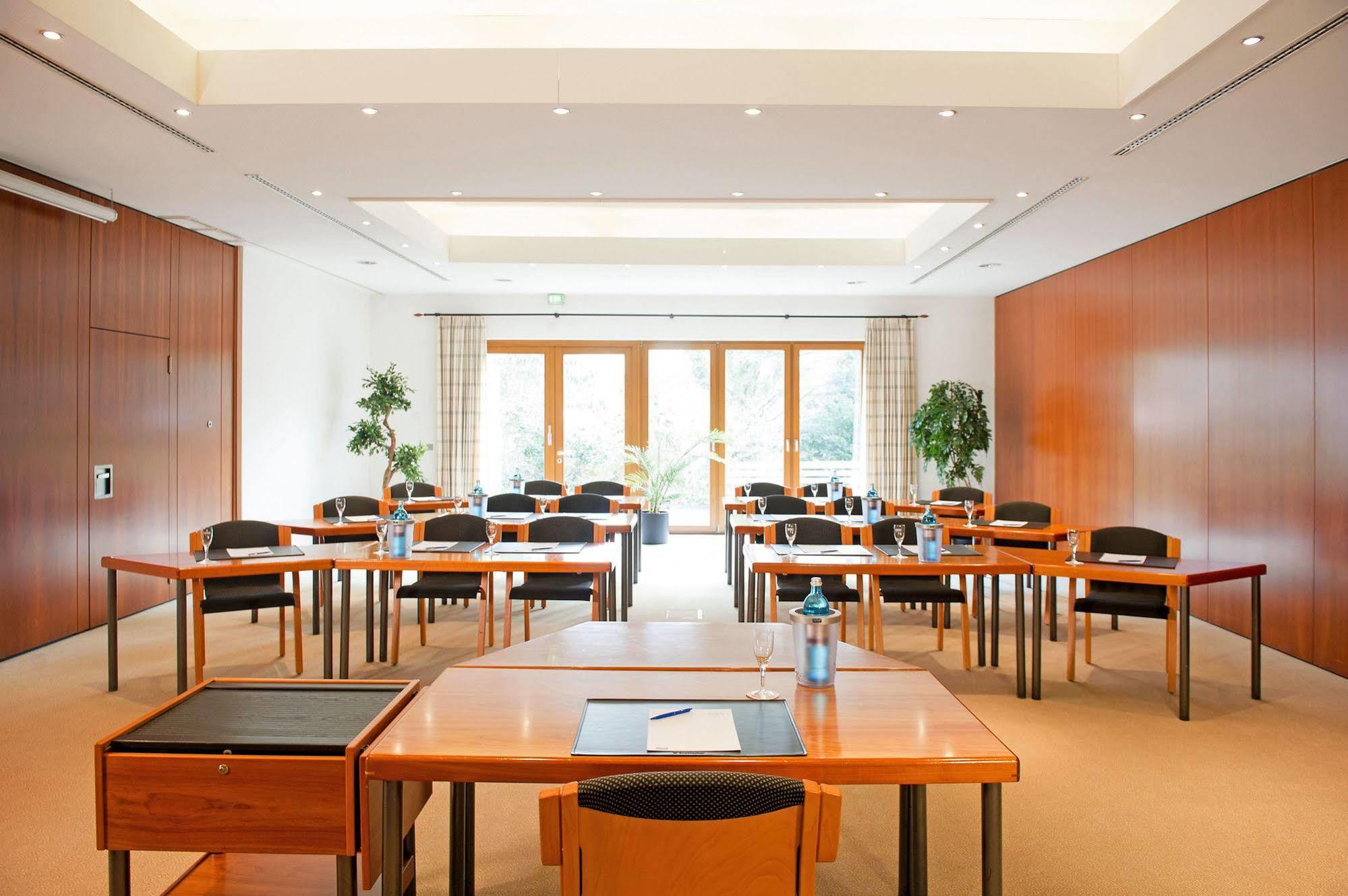 Maifeld Sport- Und Tagungshotel فرل المظهر الخارجي الصورة