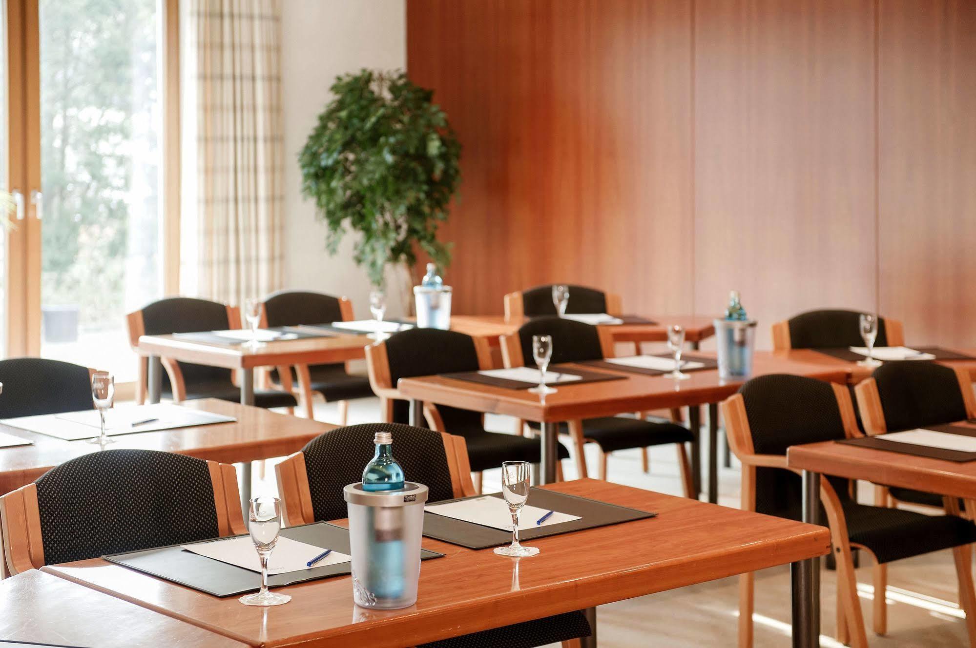 Maifeld Sport- Und Tagungshotel فرل المظهر الخارجي الصورة